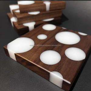 Dessous de verre en bois moderne à pois blancs en résine de haute qualité pour la décoration de la maison ou les cadeaux de Noël - Product Image 3