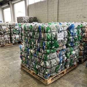 Matériaux plastiques de haute pureté, 100 % déchets de bouteilles PET, flocons transparents triés, pour les acheteurs en gros et l'importation dans le secteur du recyclage - Product Image 2