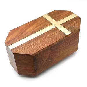 Urna de cremación de madera, caja para cenizas funerarias, recuerdo, tributo, artesanía en madera natural pulida. - Product Image 1