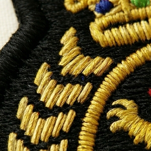 Parche Bordado Personalizado con Escudo de León y Coronas, con Hilo de Oro Premium, para Coser en Uniformes, Blazers y Prendas - Product Image 5