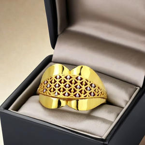 Anillo Ancho Chapado en Oro para Mujer |   Diseño de Rejilla Central de Malla Bicolor |   Elegante Joyería para Fiestas - Product Image 4