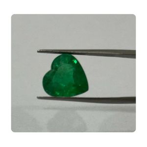 Esmeralda Natural Zambiana de Corte Corazón 7.54Ct 13x13mm Verde AAA Gema Suelta con Ligeras Imperfecciones Grado Joyería Fina Venta al por Mayor - Product Image 1