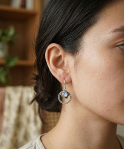 Pendientes Colgantes de Piedra Lunar Arcoíris, Plata de Ley 925, Pendientes de Aro Florales Bohemios, Joyería Hecha a Mano para Mujer, Regalo para Mujer, Mamá, Hermana - Product Image 4