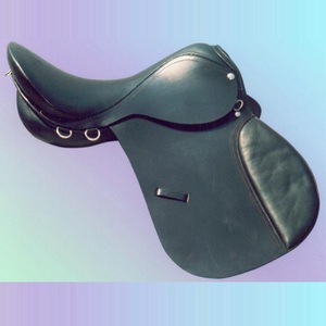 Selle d'équitation anglaise en cuir souple avec arceau en plastique et caractéristiques personnalisables pour l'équitation en Inde - Product Image 1