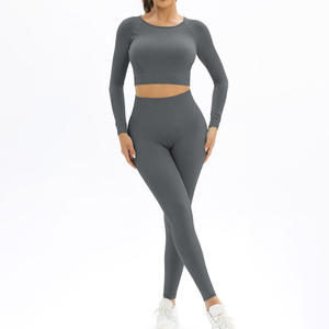 Conjunto Deportivo Moderno para Mujer, 2 Piezas, con Logotipo Frontal, Sin Costuras, con Leggings y Top, para Entrenamientos en el Gimnasio - Product Image 2