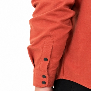 Chemise en jean pour homme, boutonnée sur le devant, manches longues, style décontracté et utilitaire moderne, chemise en jean de qualité supérieure fabriquée sur mesure en usine - Product Image 5