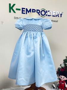 ชุดเดรสเด็กผู้หญิงสีฟ้าอ่อนผ้าซาตินปักมือ แขนพอง คอปกปีเตอร์แพน สำหรับเด็กทารกและเด็กเล็ก ขายส่ง - Product Image 2