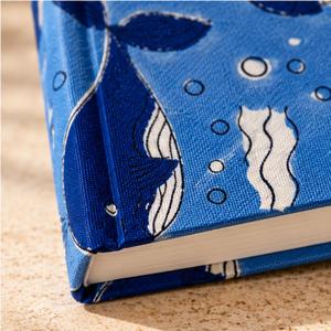 Cuaderno de tapa dura CRAFT HACKLE Bindaas Blue Whale, cosido a mano con tela, papel hecho a mano, 50 hojas, 9x7 pulgadas, Rajasthan - Product Image 3