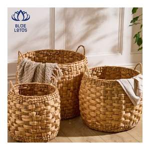 Panier en jacinthe d'eau de qualité supérieure, tissé à la main, organisateur en fibres naturelles pour le rangement des couvertures et la décoration intérieure, durable - Product Image 1