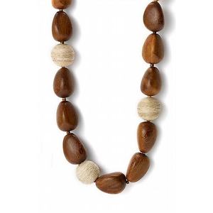 Collier en bois et résine, mettant en valeur la beauté du bois naturel - Accessoires de bijouterie - Product Image 5