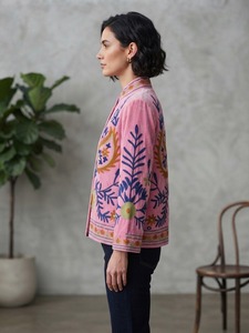Chaqueta de Terciopelo Rosa de Lujo con Bordado Suzani para Mujer, Estilo Botánico Boho Étnico, Proveedor Mayorista de Moda Boutique - Product Image 3