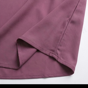 Abayas al por mayor para Eid: Elegante túnica musulmana de poliéster sedoso ligero con cuentas, estilo mariposa islámico hasta el tobillo. - Product Image 6