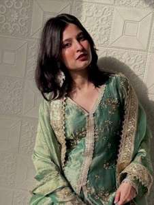 Conjunto de Kurta y Palazzo de Diseño Premium para Fiestas y Bodas, con Bordado y Adornos de Moti, FATEMA FASHION - Product Image 2