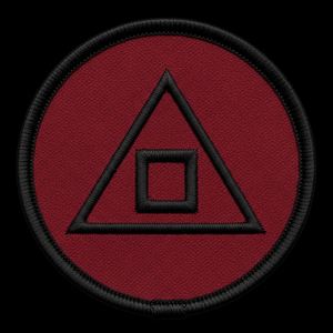Parche Bordado Masónico Color Granate con Símbolo de Triángulo y Cuadrado Negros, Insignia Termoadhesiva con Simbolismo de la Francmasonería para Uniforme de Logia - Product Image 1