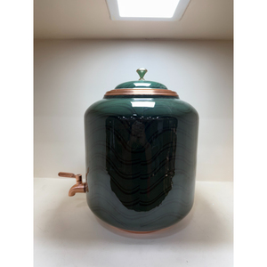 Distributeur d'eau artisanal en cuivre pur avec finition vert émeraude, pot Matka pour la maison et le bureau, design écologique - Product Image 4