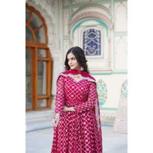 Vestido de Trabajo LIVEWEAR Rosa con Lentejuelas Bordadas con Diseño Floral y Dupatta - Product Image 5