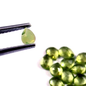 Lote al por mayor de gemas sueltas de peridoto natural de 5x7 mm, corte de pera rosa, cabujón de base plana para fabricación de joyas - Product Image 2