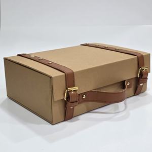 Cajas Magnéticas Plegables de Cartón Rígido Negro Mate de Lujo Premium, Impresas en Offset con Relieve, Hechas con Materiales Reciclados - Product Image 1