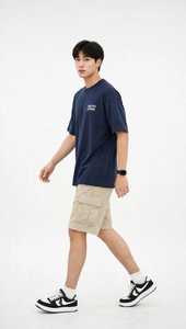 เสื้อยืดคอกลมแขนสั้นสีน้ำเงินกรมท่าสำหรับผู้ชาย ONETEN ผ้าฝ้าย 100% พิมพ์ลายสกรีน ทรงลำลอง พิมพ์ลายตัวอักษร - Product Image 4