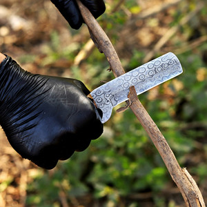 Cuchillo de caza estilo vaquero occidental de acero de Damasco forjado a medida, para bushcraft y camping, con mango de madera ranurado, venta al por mayor - Product Image 3