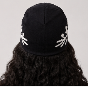 Gorro de invierno personalizado con logotipo, gorro de punto negro con diseño de copo de nieve, gorro jacquard con diseño de calavera y copo de nieve para unisex. - Product Image 4