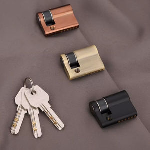 Tirador decorativo de latón de 70 mm en forma de media luna con opción de orificio para llave para fabricantes de muebles, suministro de herrajes de latón de alta calidad para gabinetes. - Product Image 3