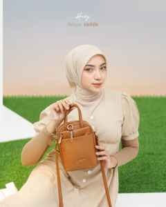 Sac à main en cuir synthétique de qualité supérieure avec fermeture éclair, bandoulière réglable, poche fonctionnelle et portefeuille intégré - Product Image 5