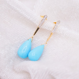 Boucles d'oreilles pendantes en or massif 18 carats avec turquoise naturelle en forme de larme |   Bijou fin avec accent diamanté, cadeau pour femme - Product Image 3