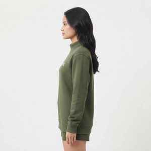 เสื้อสเวตเชิ้ตสีเขียวมะกอกสำหรับผู้หญิง ทรงปกติ คอเต่า พิมพ์ลายตัวอักษร เสื้อลำลองแขนยาว - Product Image 4