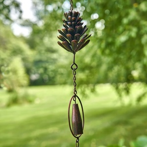 Cadena de lluvia de piña decorativa con acabado de bronce rústico y acento de campana para una elegante decoración de jardín al aire libre con flujo de agua - Product Image 1
