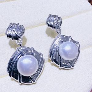 Boucles d'oreilles pendantes en perles d'eau douce naturelles de Zhuji, style rétro pain français, luxe léger, perle blanche de qualité supérieure - Product Image 1