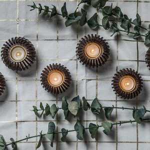 Ensemble de six lanternes sphériques marron foncé pour décoration extérieure, porte-bougies en métal durable - Product Image 5