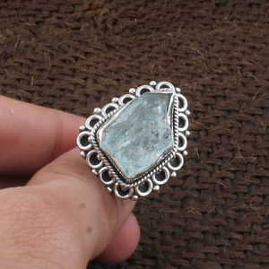 Bague artisanale en argent sterling 925 avec rangée de pierres d'aigue-marine, design vintage, bijoux en argent naturel, vente en gros - Product Image 1