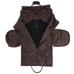 MAKUM Bolsa de Viaje/Deportiva de Cuero Genuino Negro, Unisex, Correa de Hombro Ajustable, Decoración con Cadenas y Cremallera, Ecológica - Product Image 4