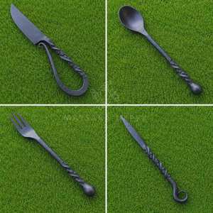 Ensemble de couverts médiévaux torsadés forgés à la main en 3 pièces, style Viking, couteau, cuillère, fourchette - Product Image 2