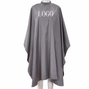 Vente en gros de capes de barbier personnalisées avec logo, imperméables, en nylon/polyester, durables et écologiques - Product Image 1