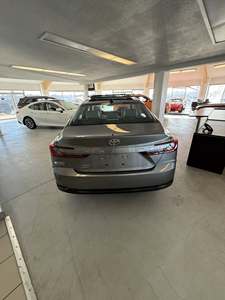 Camry XLE 2.5L Híbrido de Lujo Sedán FWD 2025 usado - Product Image 6