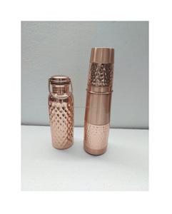 Bouteille d'eau moderne en cuivre avec bouchon étanche et bienfaits ayurvédiques pour la santé - Product Image 4