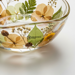 Bol en résine transparente de forme ondulée fait à la main avec des fleurs pressées jaunes et vertes, bol décoratif botanique pour servir - Product Image 4