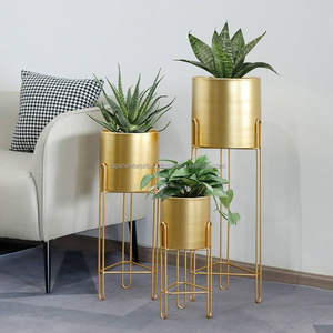 Elegante macetero metálico con soporte, adecuado para plantas de interior y exterior, arreglo contemporáneo. - Product Image 3