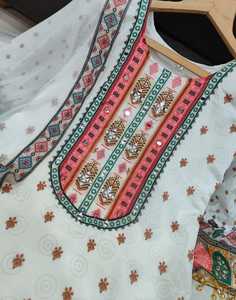 Conjunto de Traje de Seda Bordado de 3 Piezas para Mujer, Estilo Bohemio, Cuello Redondo, Salwar Kameez con Bordado a Mano y Trabajo de Espejos - Product Image 4