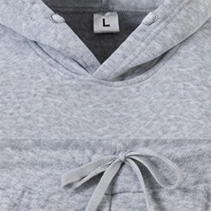 Nueva llegada: Conjunto de sudadera con capucha y pantalones deportivos de forro polar gris para hombre con logo personalizado, ropa casual de otoño, trajes deportivos de punto de color sólido. - Product Image 6
