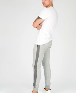 Conjunto de chándal de algodón transpirable para hombre de alta calidad con bordado personalizado a granel - Product Image 1