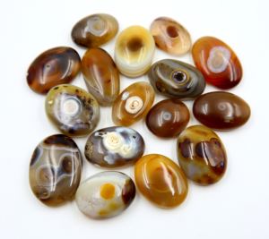 พลอยอาเกตธรรมชาติรูปตาแมวทรงรีสำหรับการทำเครื่องประดับและการทำสมาธิ ขายส่ง - Product Image 1