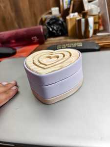 Brûleur d'encens en bois au design tendance avec motif dentelle violette, diffuseur aromatique pour une utilisation toute l'année - Product Image 4