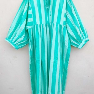 Robe longue décontractée coréenne faite à la main pour femme avec boutons sur le devant, col rabattu, poches et manches bouffantes à cordon - Product Image 1