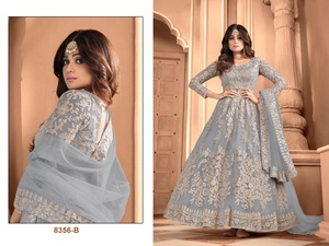 Vestido Anarkali de Tela Pesada con Bordado y Cordón para Bodas y Fiestas, Disponible a un Precio Accesible - Product Image 6