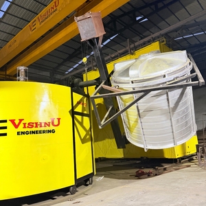 Machine de rotomoulage à carrousel à 3 bras à entraînement automatique certifiée CE pour la fabrication de réservoirs d'eau - Product Image 1