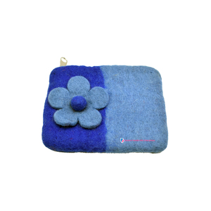 Pochette pour femme bleue à fleurs avec accessoires - Product Image 1