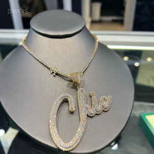 Pendentif Hip Hop de luxe en argent 925 plaqué or, avec lettres personnalisées en moissanite taille ronde, breloques glacées certifiées et attache diamant - Product Image 2